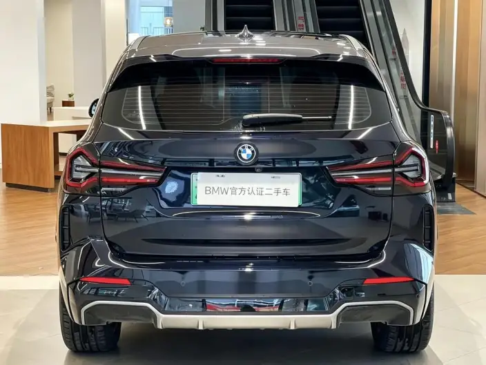 BMW iX3 2024 Model Leading Model