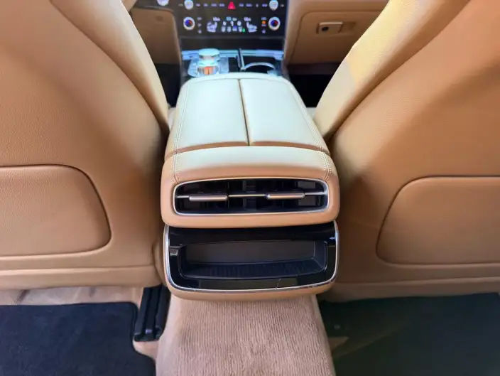 Genesis G80 2024 Model 2.5T 2WD Deluxe Edition