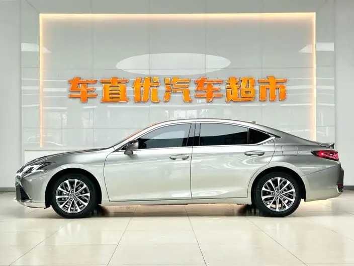 Lexus ES 2025 Model 300h Premium