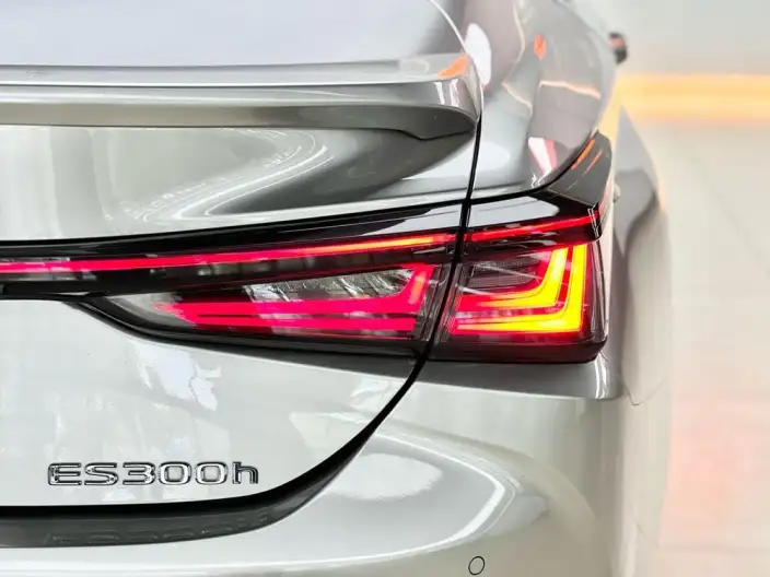 Lexus ES 2025 Model 300h Premium – фото 7