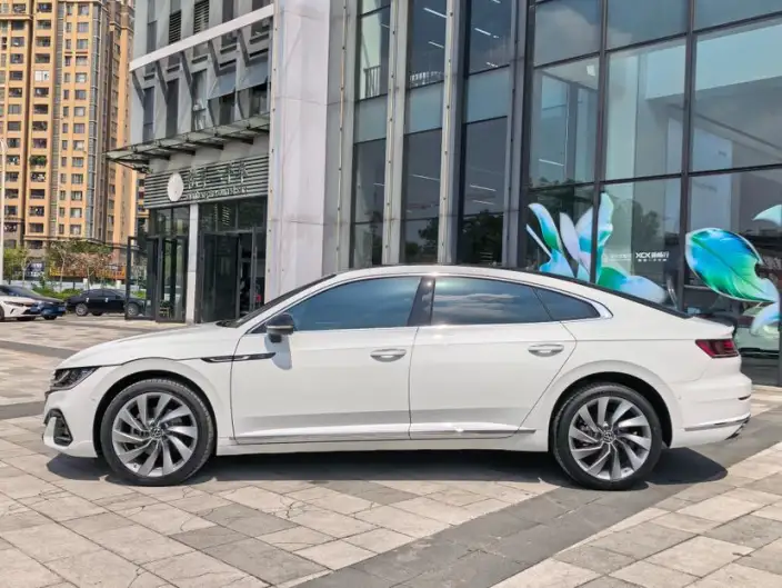 Volkswagen CC 2023 Model 380TSI Eye-catching version – фото 4