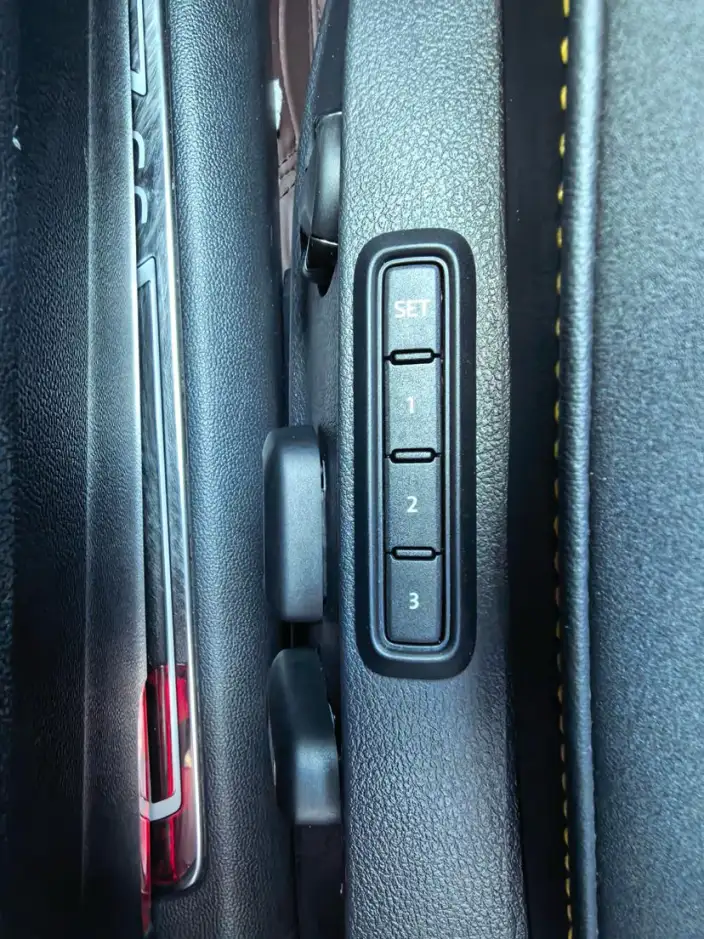 Volkswagen CC 2023 Model 380TSI Eye-catching version – фото 9