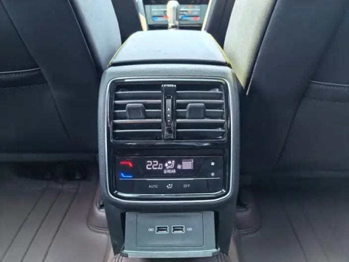 Volkswagen CC 2023 Model 380TSI Eye-catching version – фото 10