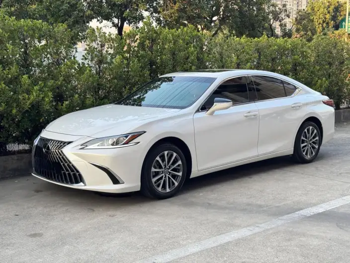 Lexus ES 2022 Model 200 Superior Edition