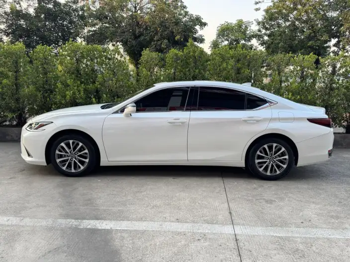 Lexus ES 2022 Model 200 Superior Edition