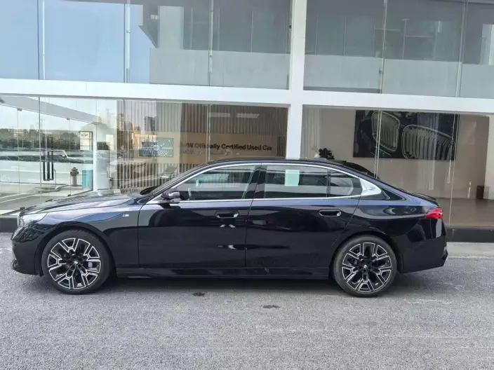 BMW 5 Series 2025 Model Facelift 530Li Exclusive Model M Sports Set – фото 3