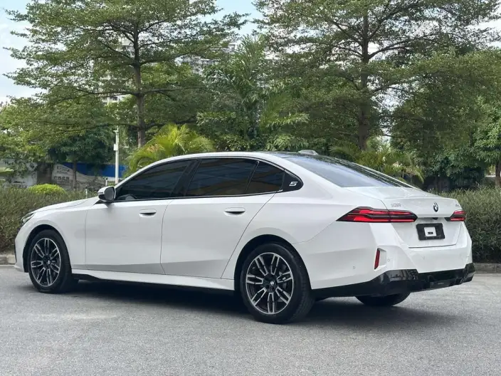 BMW 5 Series 2026 Model 530Li Leading Model M Sports Set – фото 4