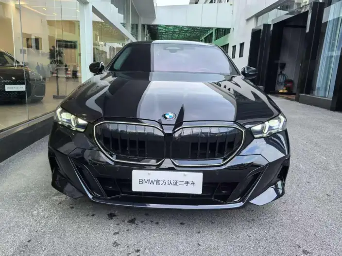 BMW 5 Series 2026 Model 530Li Exclusive Model M Sports Set – фото 2