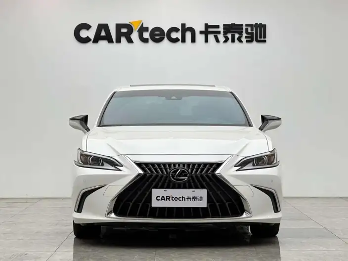 Lexus ES 2022 Model 300h Superior Edition
