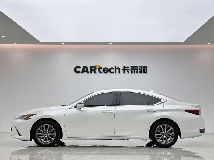 Lexus ES 2022 Model 300h Superior Edition