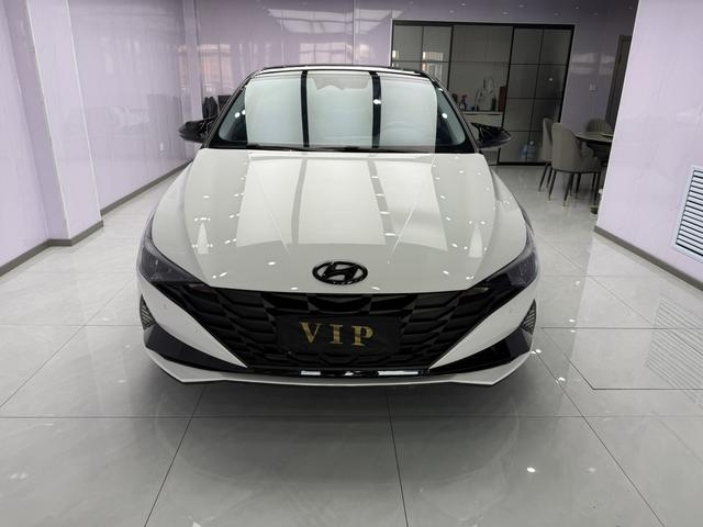 Hyundai Elantra 2022 1.5L CVT LUX Premium – фото 2