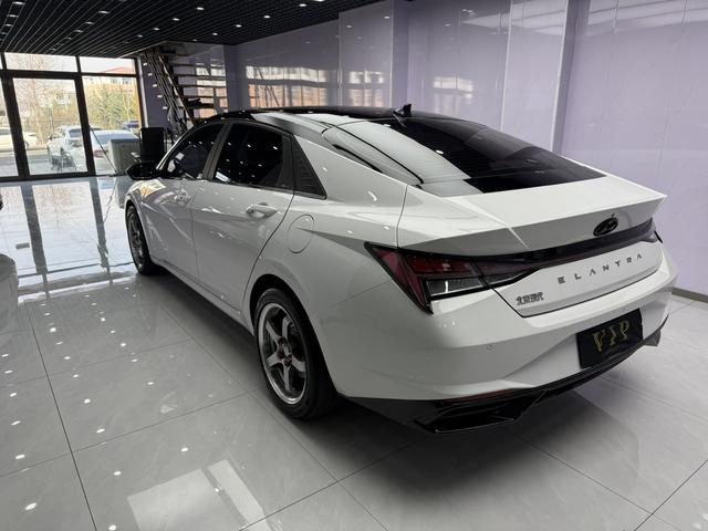 Hyundai Elantra 2022 1.5L CVT LUX Premium – фото 6