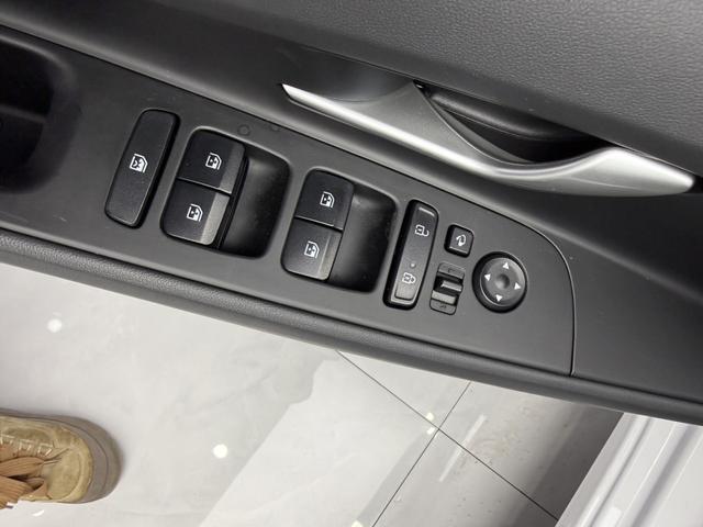 Hyundai Elantra 2022 1.5L CVT LUX Premium – фото 8
