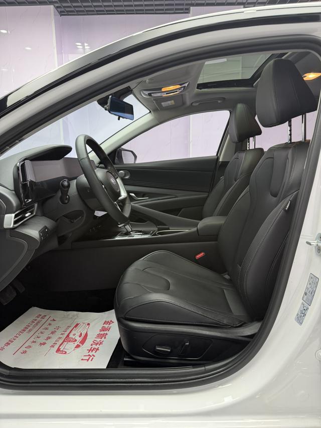 Hyundai Elantra 2022 1.5L CVT LUX Premium – фото 9