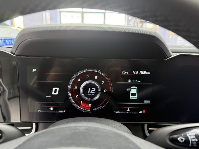 Hyundai Elantra 2022 1.5L CVT LUX Premium – фото 12