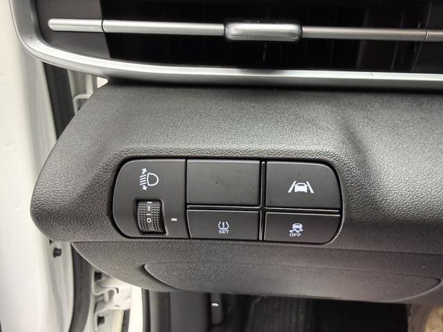 Hyundai Elantra 2022 1.5L CVT LUX Premium – фото 13
