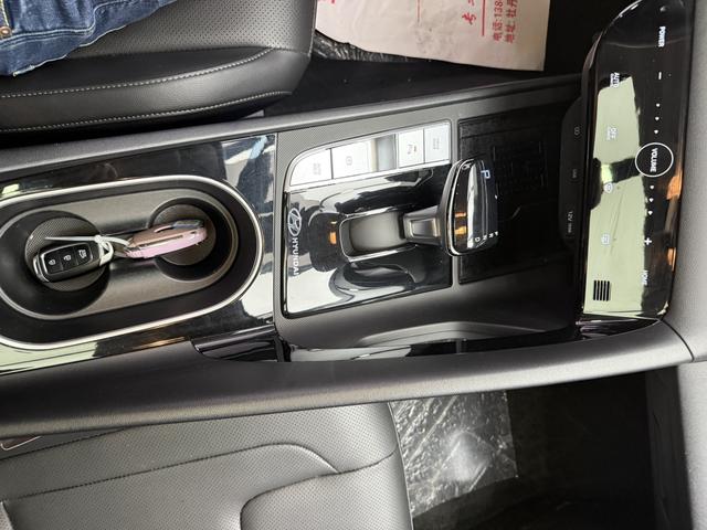 Hyundai Elantra 2022 1.5L CVT LUX Premium – фото 14