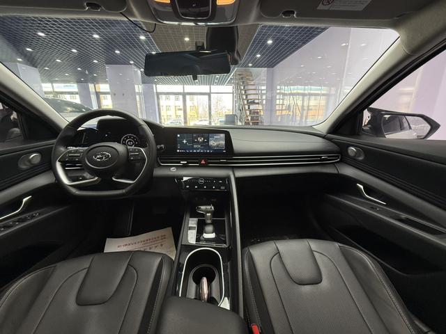 Hyundai Elantra 2022 1.5L CVT LUX Premium – фото 16