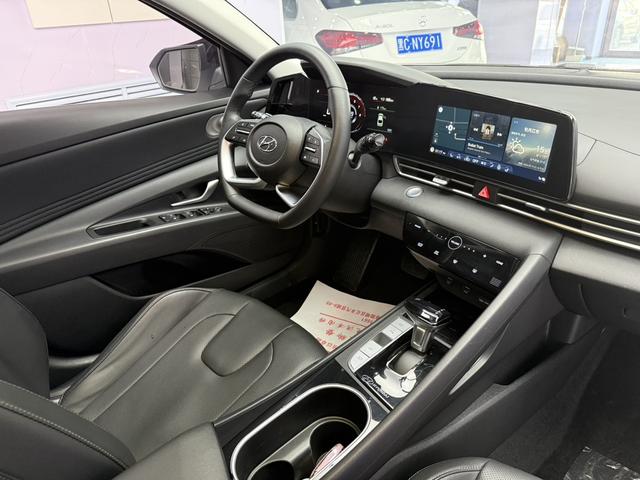 Hyundai Elantra 2022 1.5L CVT LUX Premium – фото 18