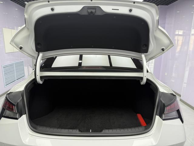Hyundai Elantra 2022 1.5L CVT LUX Premium – фото 19