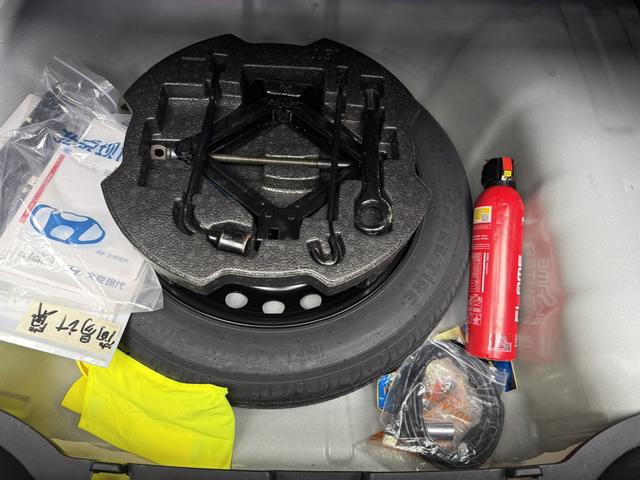 Hyundai Elantra 2022 1.5L CVT LUX Premium – фото 20