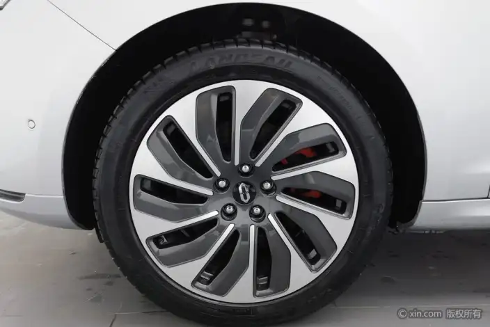 Aito M5 2022 Model Extended Range 4WD Flagship Edition – фото 8