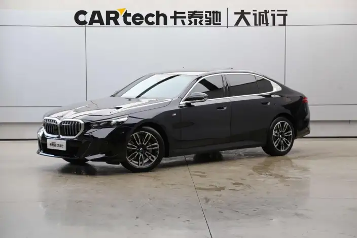 BMW 5 Series 2025 Model 530Li Leading Model M Sports Set – фото 1
