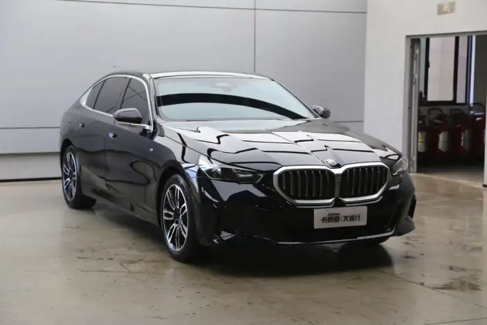 BMW 5 Series 2025 Model 530Li Leading Model M Sports Set – фото 3