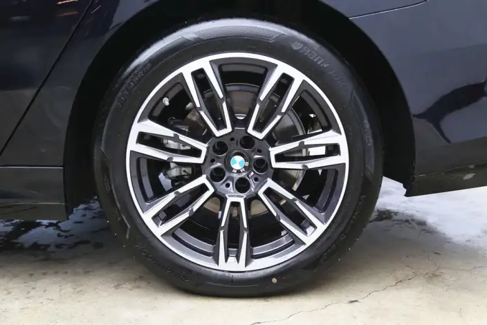 BMW 5 Series 2025 Model 530Li Leading Model M Sports Set – фото 7