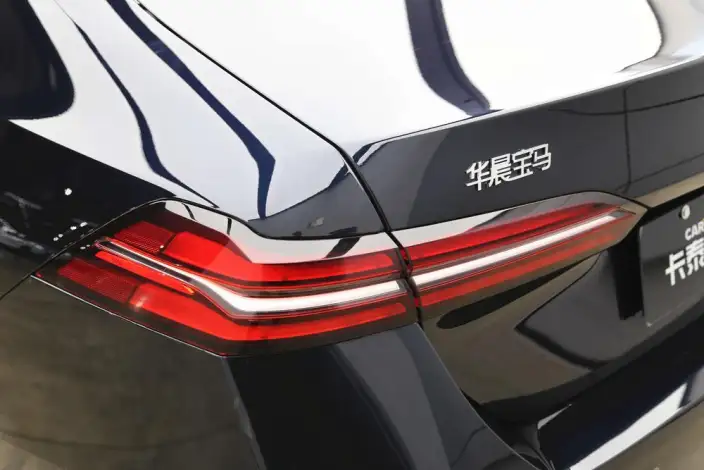 BMW 5 Series 2025 Model 530Li Leading Model M Sports Set – фото 10