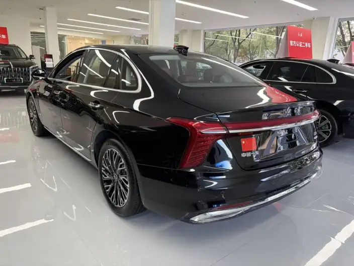 Hongqi H5 2025 Model 2.0T Automatic Flag Enjoy Edition