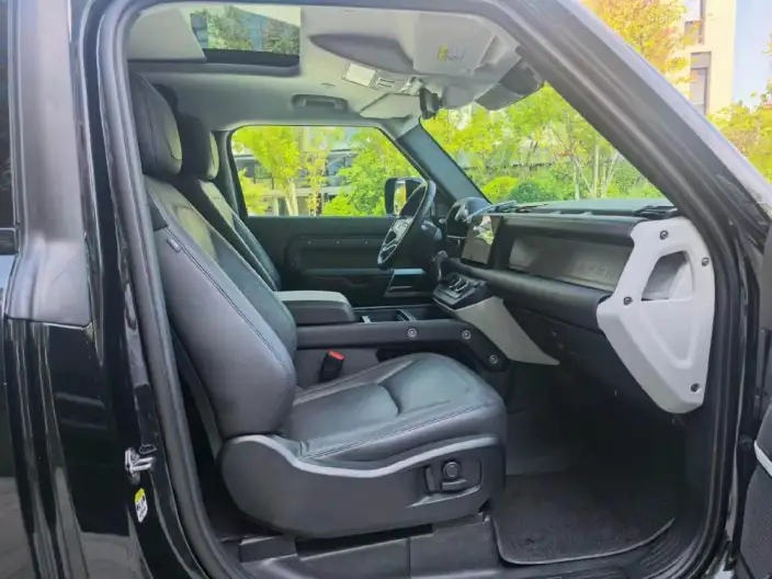 Land Rover Defender 2023 Model 90 3.0T P400 XS – фото 9