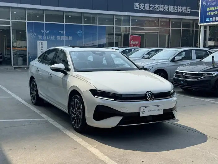 Volkswagen Sagitar 2026 Model L 300TSI DSG Luxury Model – фото 3