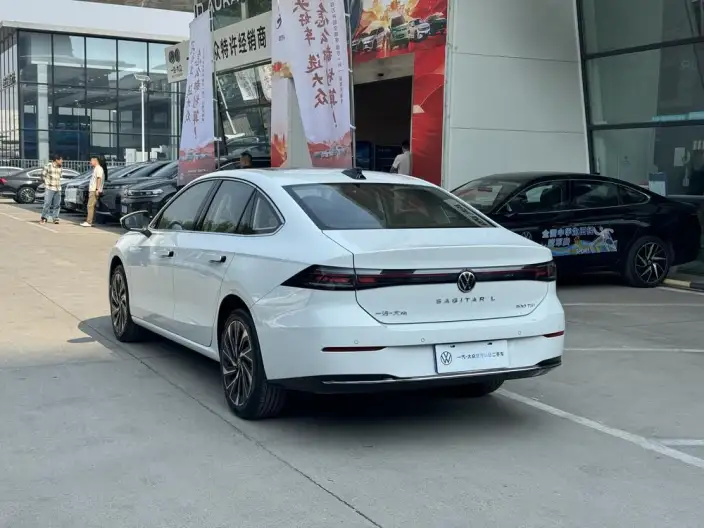 Volkswagen Sagitar 2026 Model L 300TSI DSG Luxury Model – фото 4