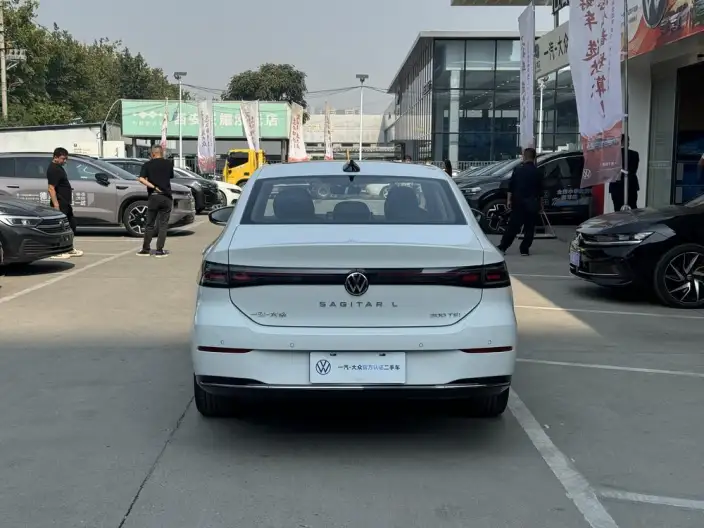 Volkswagen Sagitar 2026 Model L 300TSI DSG Luxury Model – фото 8