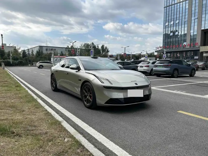 Lynk & Co 10 EM-P 2025 Model 240 4WD Ultra