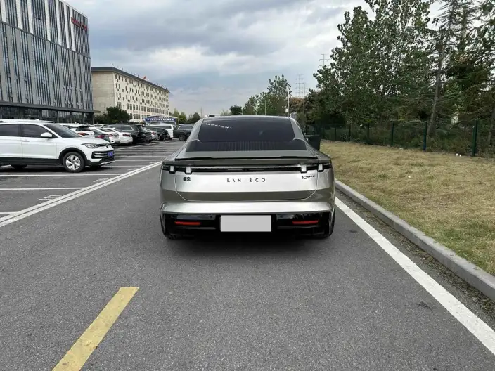 Lynk & Co 10 EM-P 2025 Model 240 4WD Ultra – фото 5