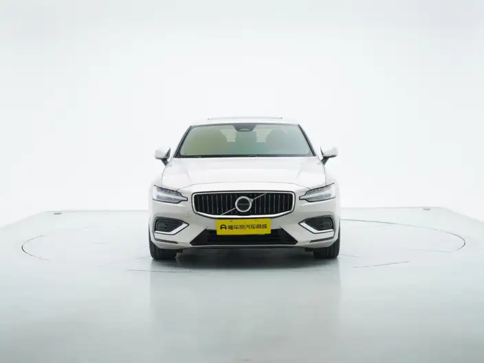 Volvo S60 2026 Model B4 Smart Range Deluxe Edition – фото 2