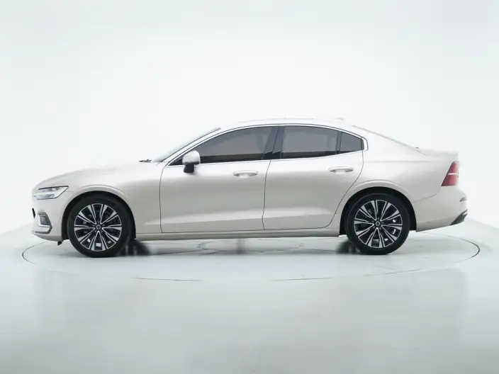 Volvo S60 2026 Model B4 Smart Range Deluxe Edition – фото 4