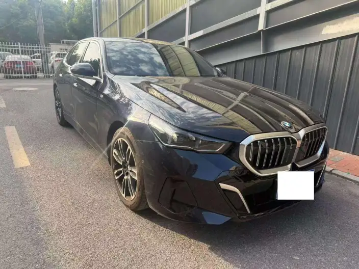 BMW 5 Series 2025 Model 530Li Leading Model M Sports Set – фото 2