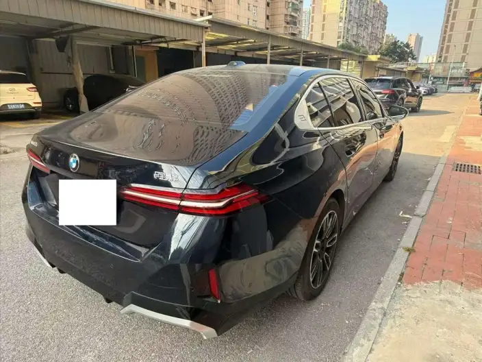 BMW 5 Series 2025 Model 530Li Leading Model M Sports Set – фото 4
