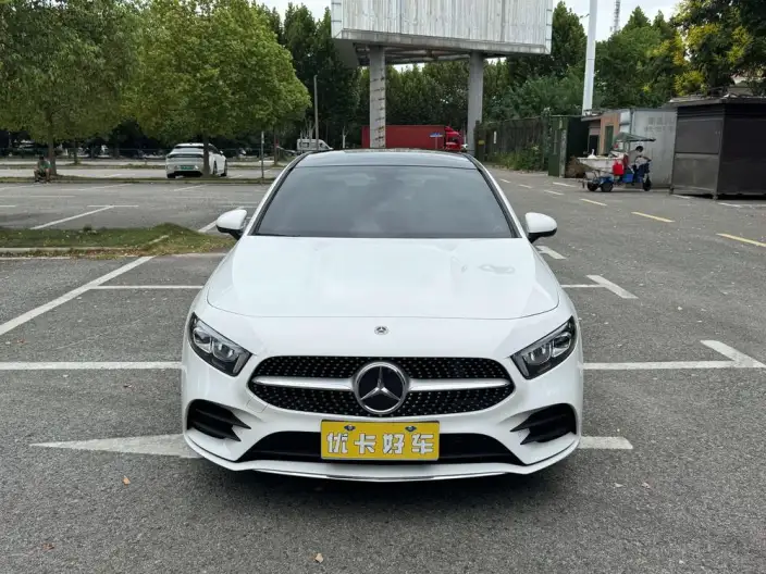Mercedes-Benz A-class 2022 Model Facelift II A 200 L Sports sedan Fashion Edition