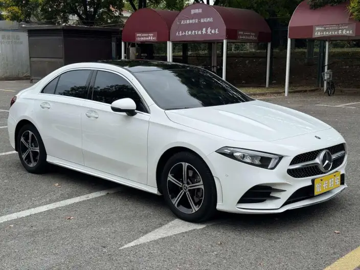 Mercedes-Benz A-class 2022 Model Facelift II A 200 L Sports sedan Fashion Edition