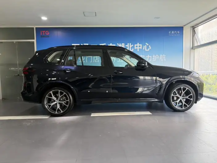 BMW X5 2025 Model xDrive30Li Exclusive Model M Sports Night Set – фото 6