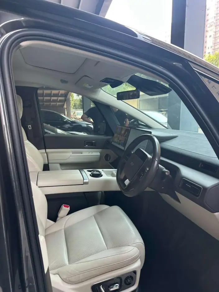 Li Auto MEGA 2024 Model Ultra Edition – фото 6
