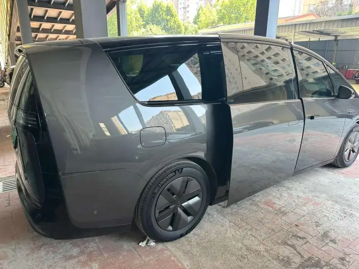 Li Auto MEGA 2024 Model Ultra Edition – фото 8