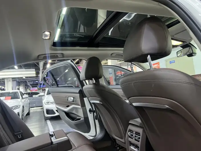 BMW 3 Series 2023 Model 320Li M Sports Set – фото 9