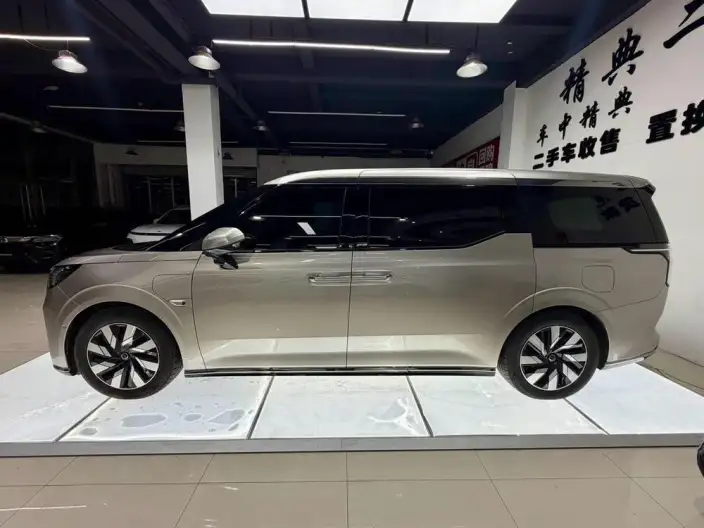 Volvo EM90 2025 Model Ultra VI seat