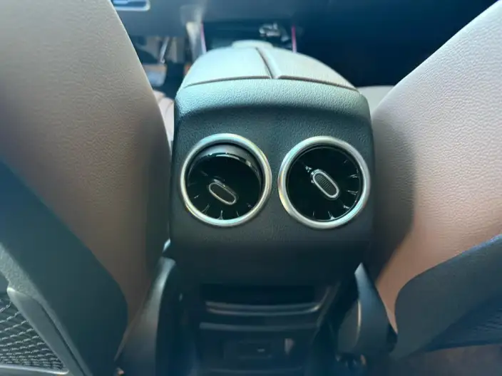Mercedes-Benz GLB 2023 Model GLB 220 Dynamic Model – фото 8
