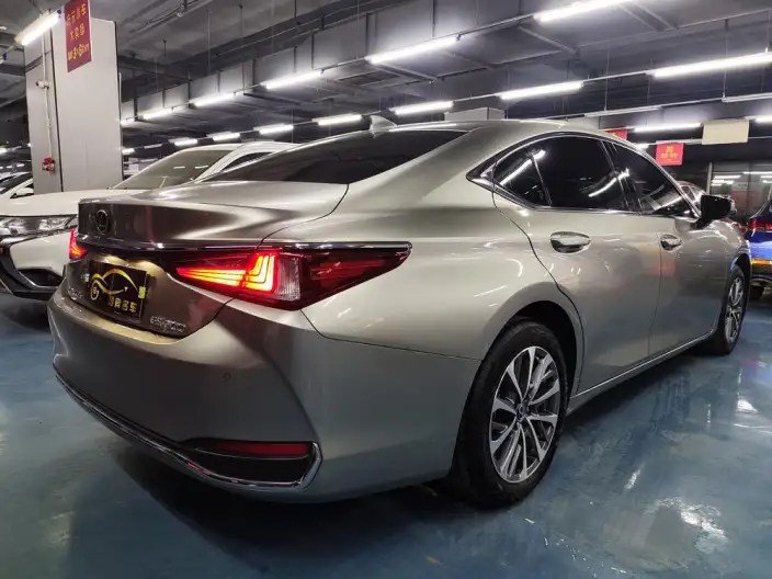 Lexus ES 2021 Model 200 Superior Edition – фото 6